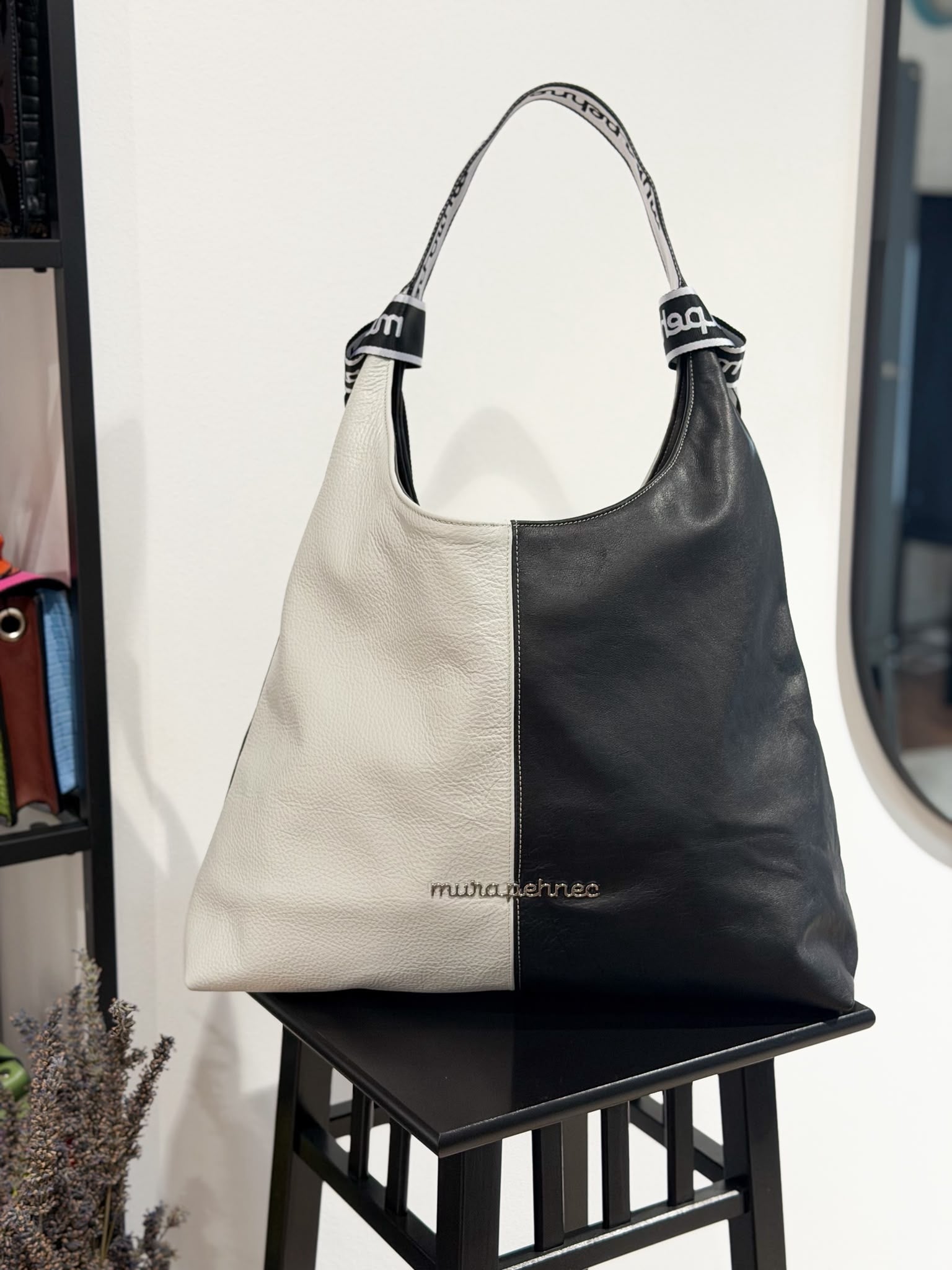 Magna Black and White